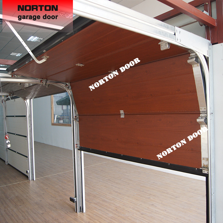 차고 문을 잘못 설치하면 심각한 안전 위험이 발생합니다.